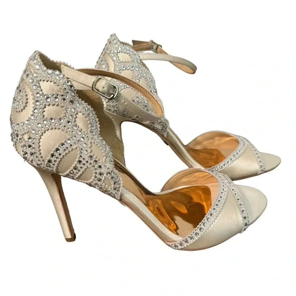 💎 Badgley Mischka ‘Roxy’ Bridal Sandals Crystal Embellished Cream Heels 9.5 👰‍♀️